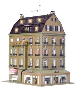 Kamienica z kawiarnią i z oświetleniem skala H0, Vollmer 43783