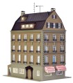 Kamienica z kawiarnią i z oświetleniem skala H0, Vollmer 43783