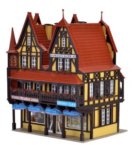 Kamienica + fotograf z wyposażeniem, skala H0, Vollmer 43841