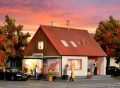 Domek jednorodzinny ze sklepem, skala H0, Kibri 38720