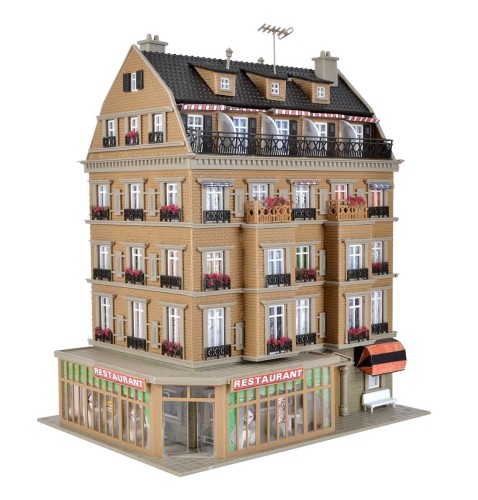 Kamienica z restauracją i oświetleniem, skala H0, Vollmer 43781