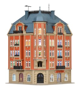 Narożna kamienica z ul. Schlossallee 1, skala H0, Vollmer 43811