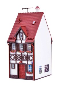 Kamienica z ulicy Kolejowej nr 15, skala H0, Vollmer 43672