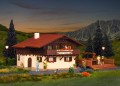 Alpejski zajazd z drewnianym tarasem, skala H0, Vollmer 43960
