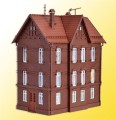 Kolejowa kamienica mieszkalna z kalenicą, skala H0, Vollmer 43806