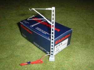 Słup trakcyjny 1-ramienny zasilający, H0, Electrotren 0243